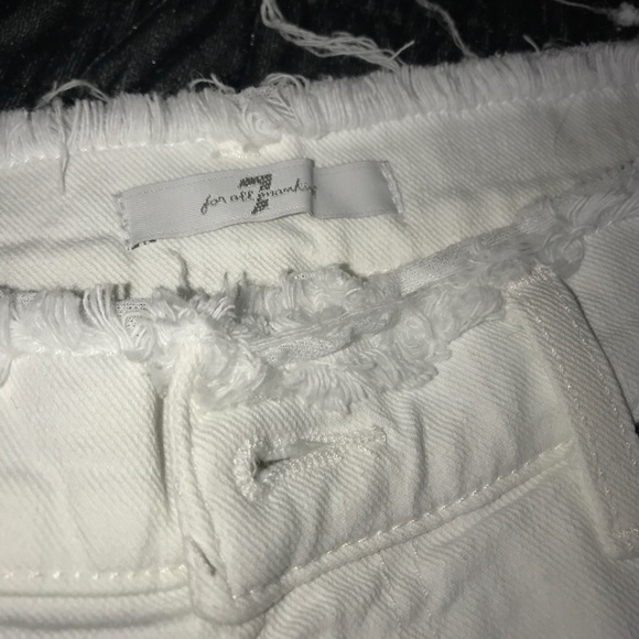 7 for All Mankind white denim Shorts - Picture 6 of 7